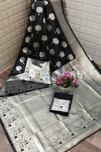 Load image into Gallery viewer, Kala Niketan Pure Weaving Silver Zari Silk Saree With Blouse
